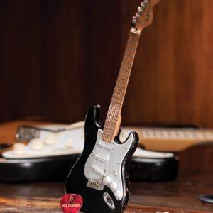 Axhgtr Strat BLK VTG DIS Mini