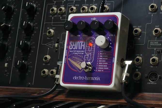 SYNTH9 Synthesizer Machine